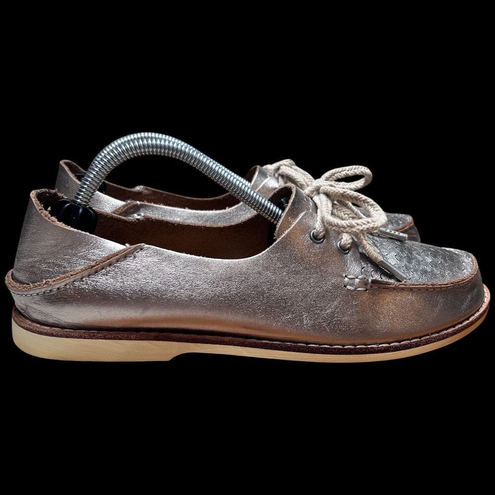 OLUKAI Moku Perf Women's Sz 7 Leather Slip On Loafer Boat Shoes Silver Metallic - Picture 7 of 16